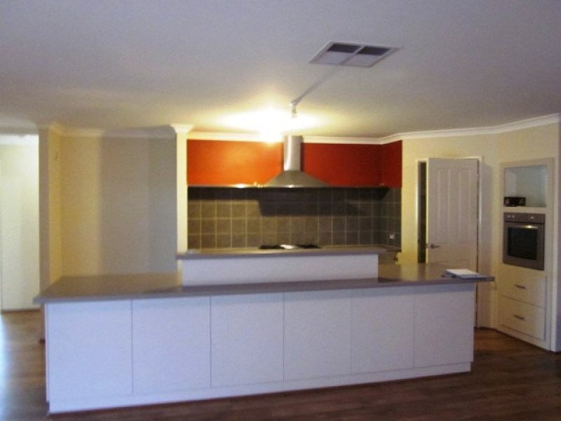 18 Silverline Bend, Bertram WA 6167