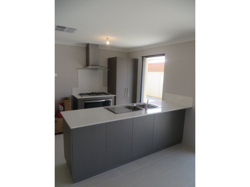 10 Portchester Avenue, Orelia WA 6167