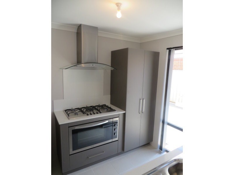 10 Portchester Avenue, Orelia WA 6167