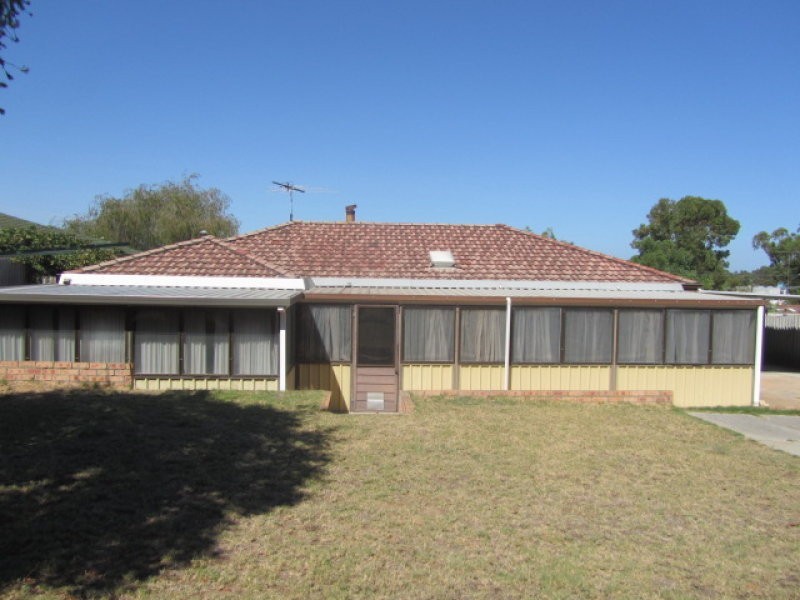 28 Bickner Way, Parmelia WA 6167