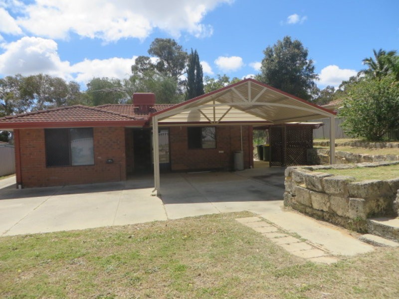 8 Tuart Ridge, Parmelia WA 6167