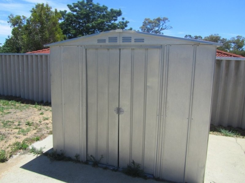 8 Tuart Ridge, Parmelia WA 6167