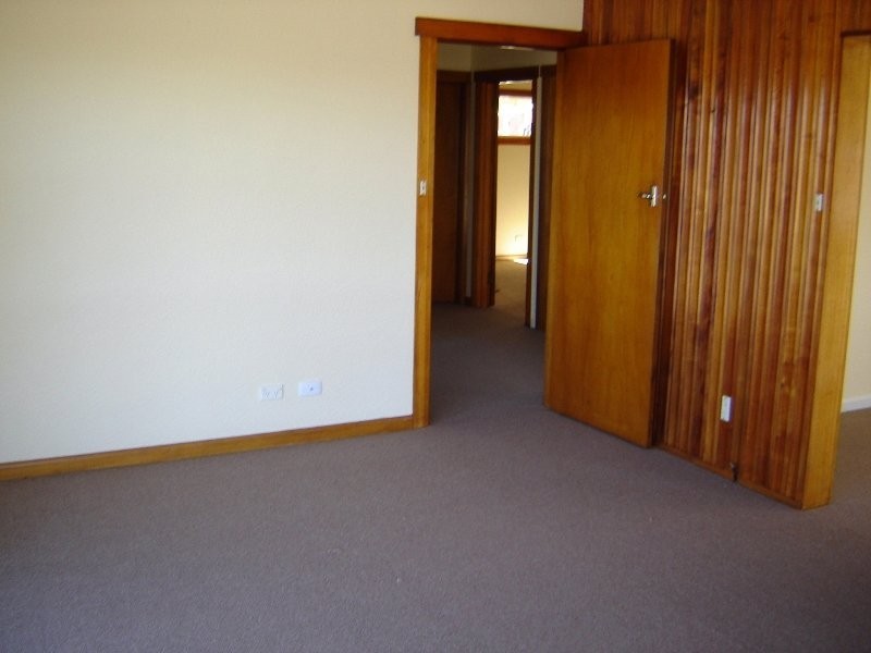 1 Crestview Court, Newnham TAS 7248