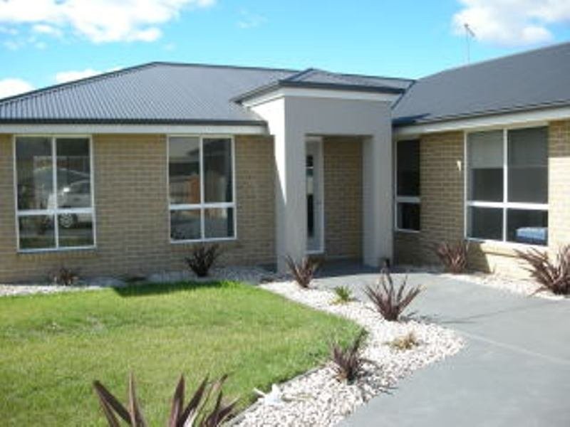 11 Pocket Place, Newnham TAS 7248