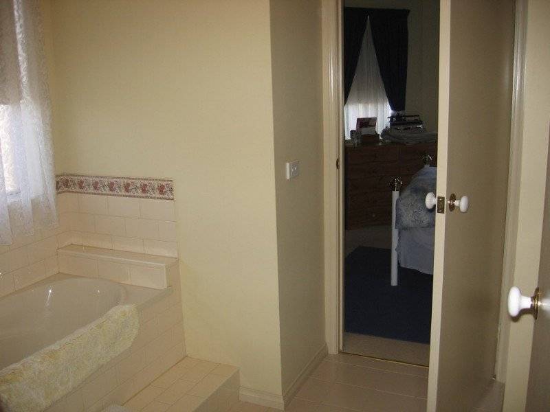 1/49 Spicer Blvd, Altona Meadows VIC 3028