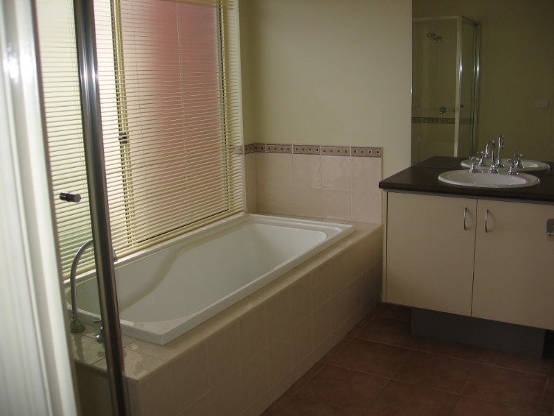 202 Thames Blvd, Tarneit VIC 3029