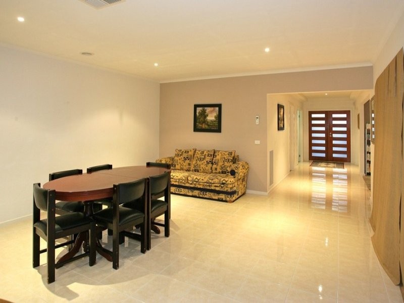 9 Violet Way, Point Cook VIC 3030