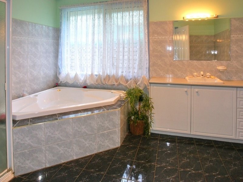 2 Henshaw Court, Werribee VIC 3030