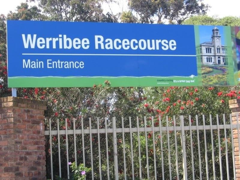 6 Ozzimo Way, Werribee VIC 3030