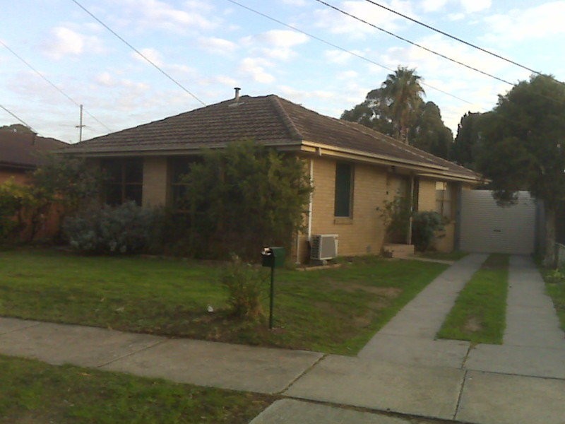 8 EVANS CRESCENT, Laverton VIC 3028