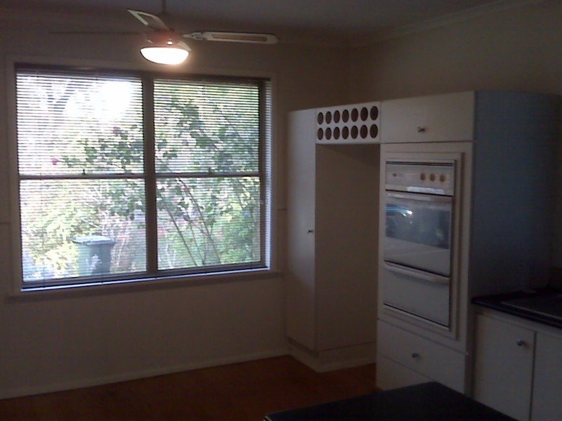 8 EVANS CRESCENT, Laverton VIC 3028