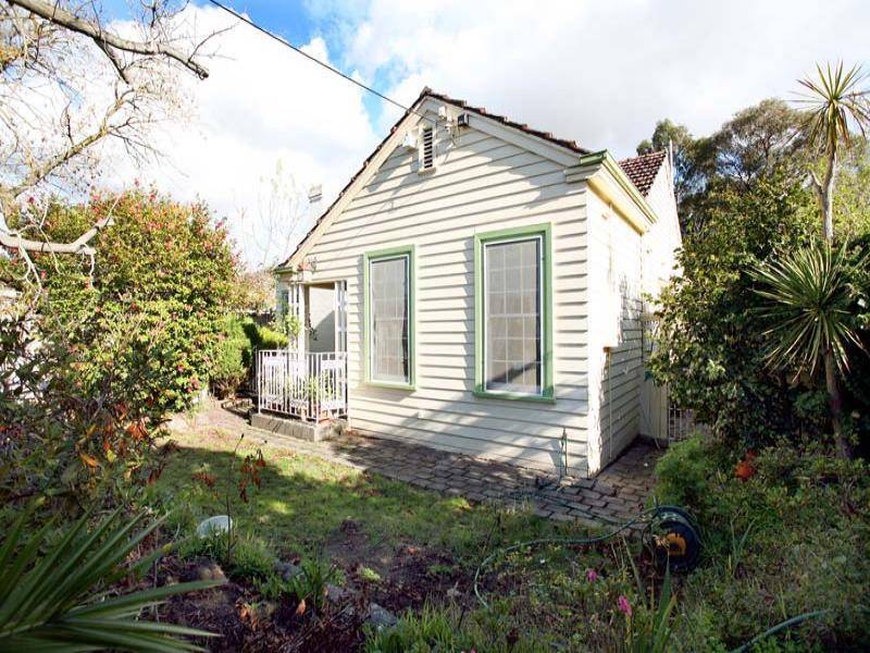18 Queen Street, Blackburn VIC 3130