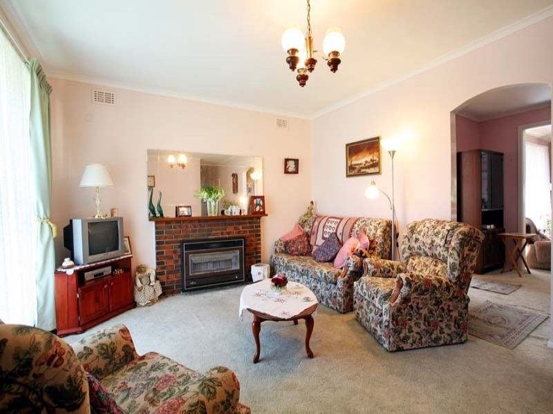 25 Longbrae Avenue, Forest Hill VIC 3131