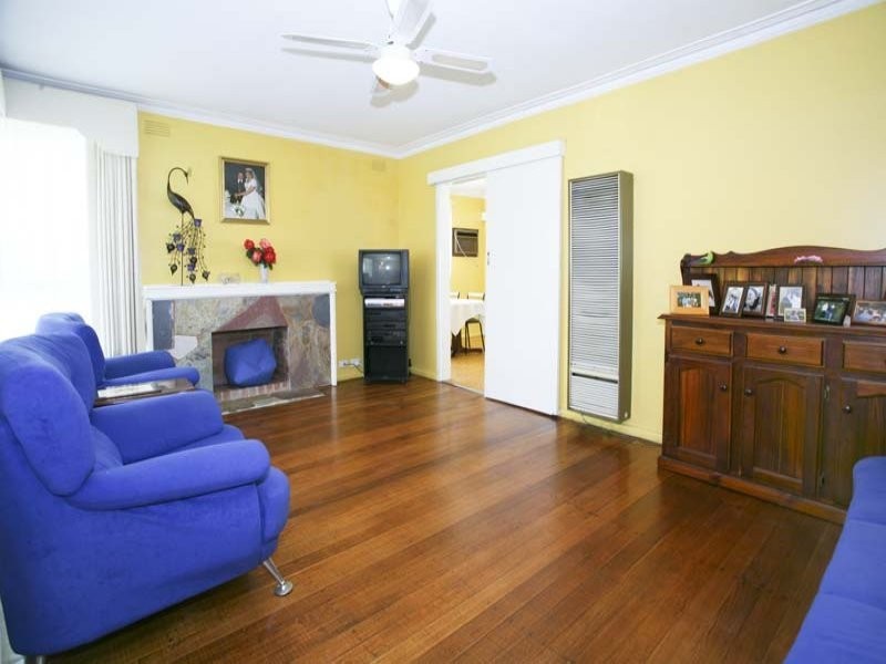 2 Benwerrin Drive, Burwood East VIC 3151