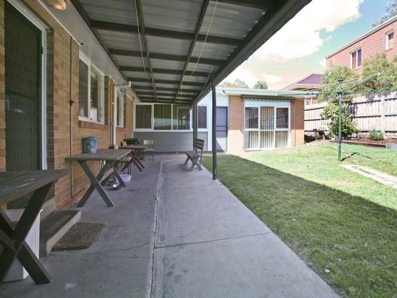 2 Benwerrin Drive, Burwood East VIC 3151