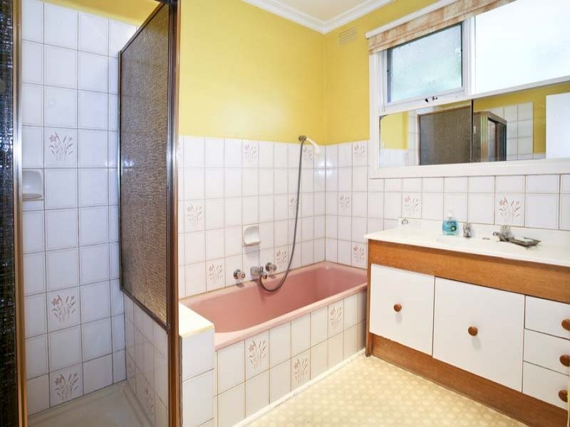 2 Benwerrin Drive, Burwood East VIC 3151