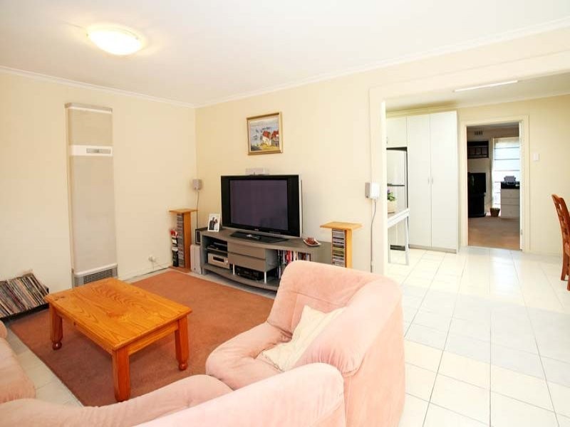 8 Ryan Grove, Blackburn South VIC 3130