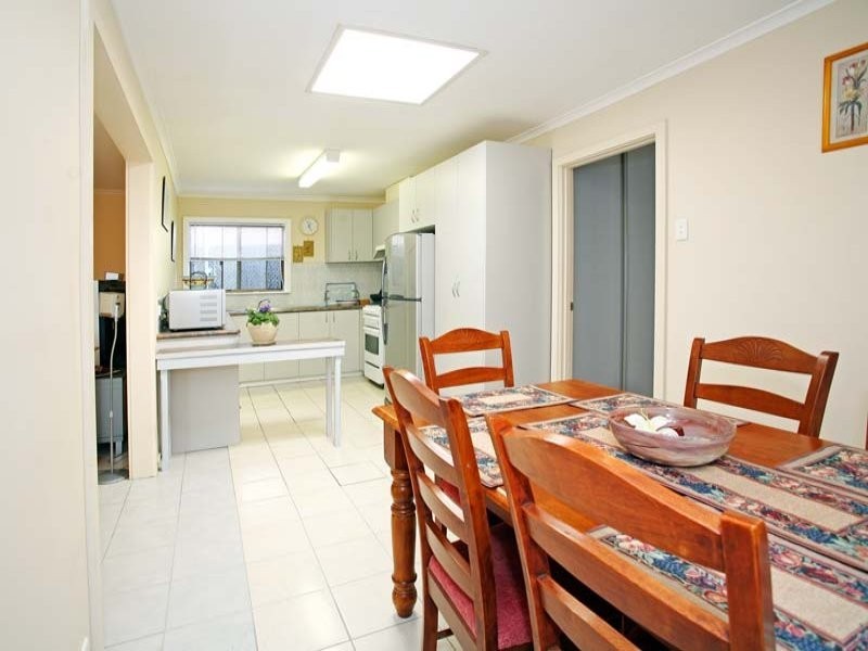 8 Ryan Grove, Blackburn South VIC 3130