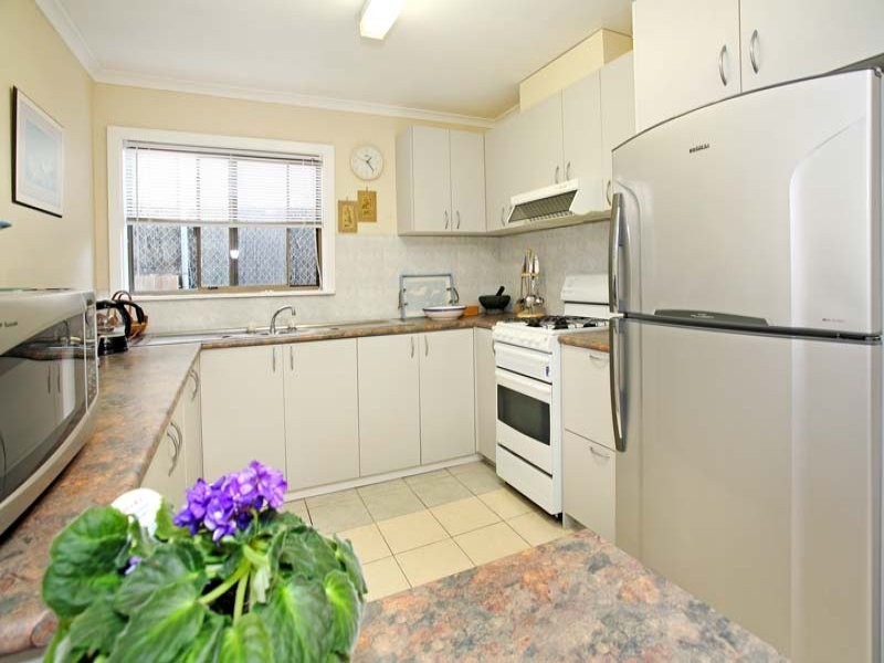 8 Ryan Grove, Blackburn South VIC 3130