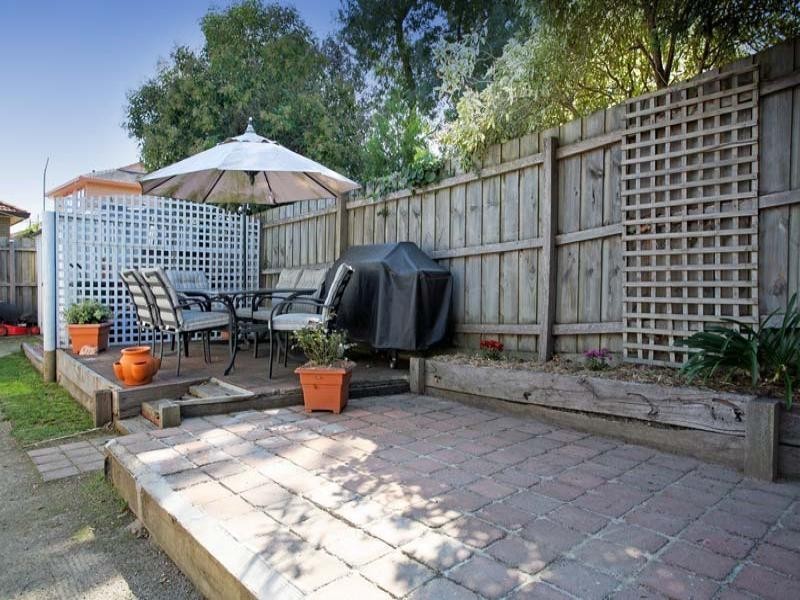 8 Ryan Grove, Blackburn South VIC 3130