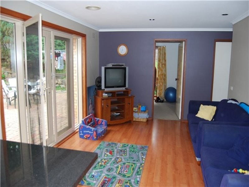 17 Highmont Drive, Vermont South VIC 3133