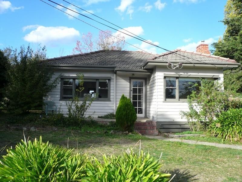 27 Mountain View Road, Kilsyth VIC 3137