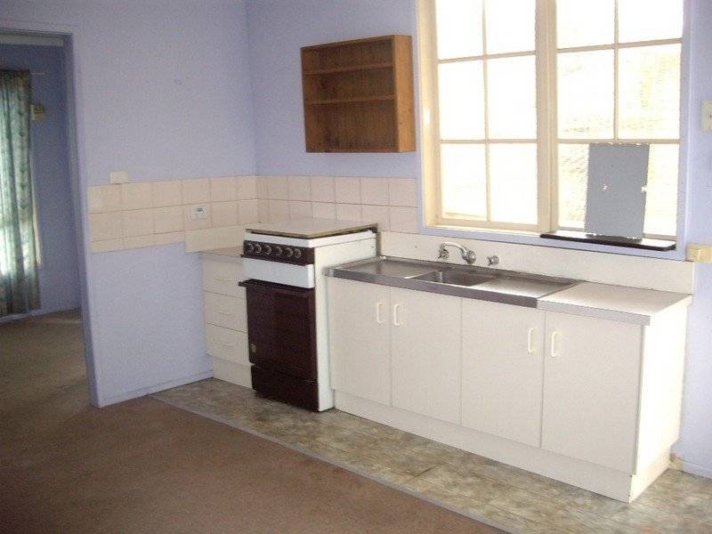 27a Mountain View Road, Kilsyth VIC 3137