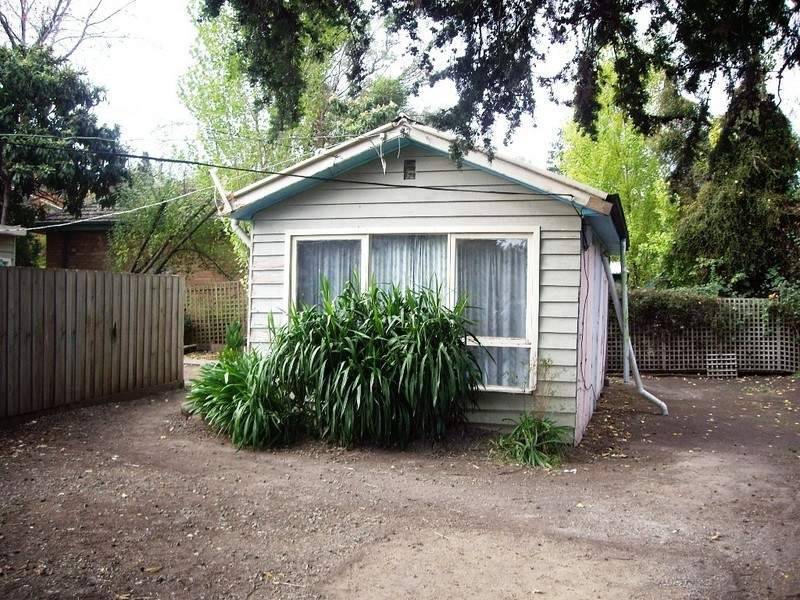 27a Mountain View Road, Kilsyth VIC 3137