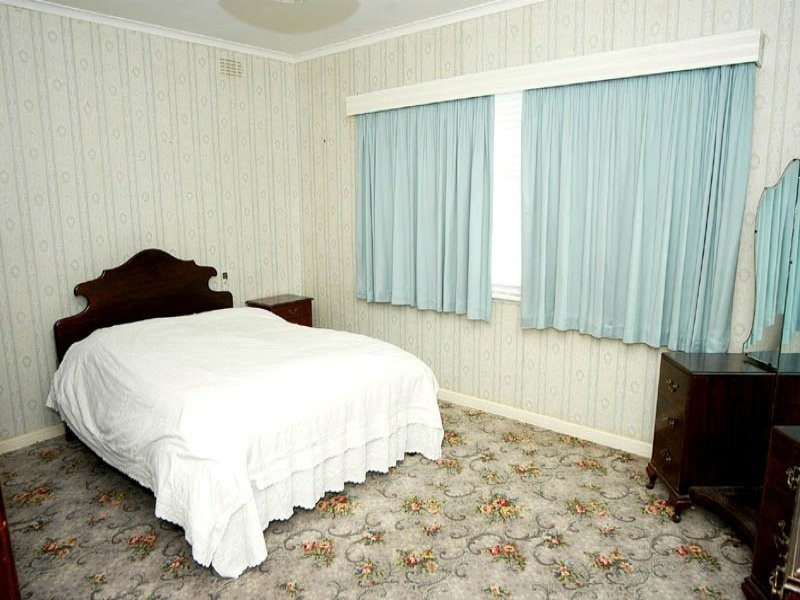 16 Forest Road, Forest Hill VIC 3131