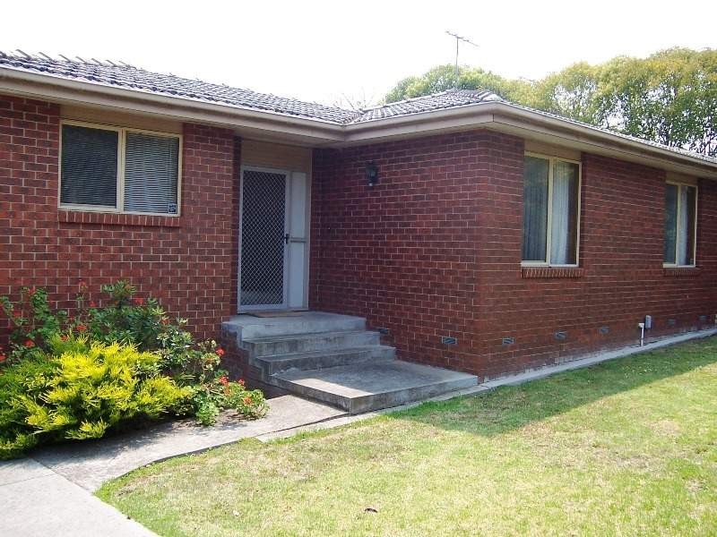 8 Rothsay Avenue, Burwood VIC 3125