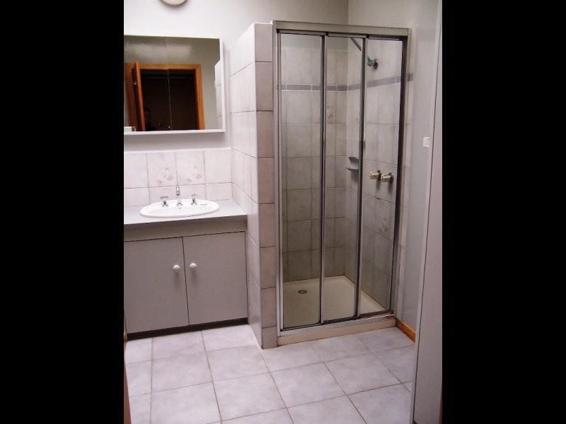 8 Rothsay Avenue, Burwood VIC 3125