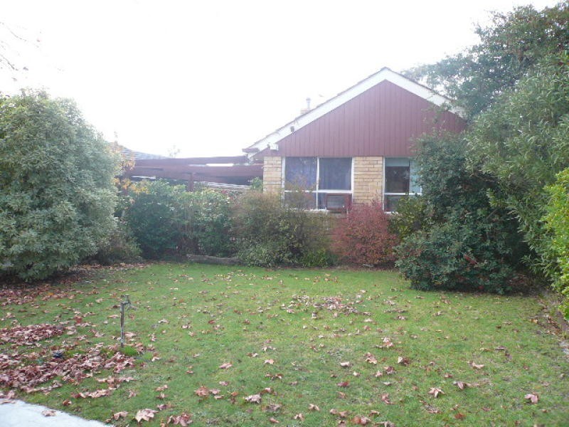 11 Hampshire Road, Forest Hill VIC 3131