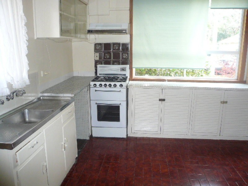 11 Hampshire Road, Forest Hill VIC 3131