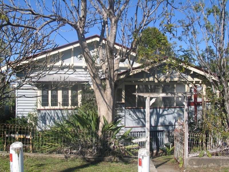 4 Hendon Street, Newmarket QLD 4051