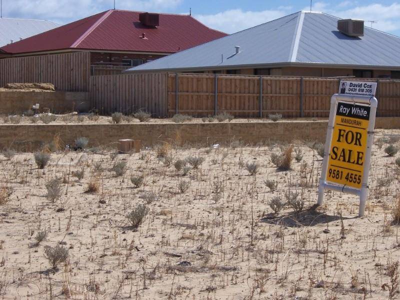 15 Buttercup Parkway, Halls Head WA 6210