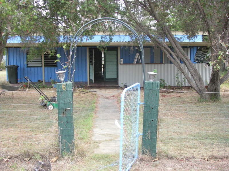 6 Creek St, Pentland QLD 4816