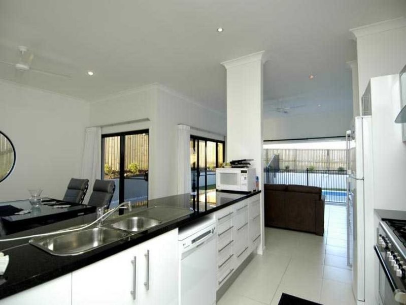 18 Maddens Crescent, Peregian Springs QLD 4573