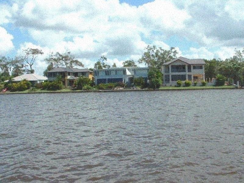 18 Veerings Crescent, Twin Waters QLD 4564
