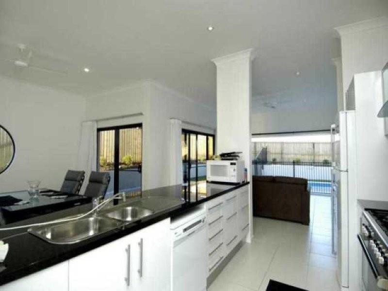 18 Maddens Crescent, Peregian Springs QLD 4573