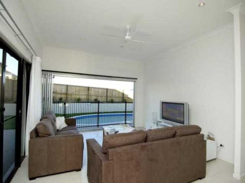 18 Maddens Crescent, Peregian Springs QLD 4573