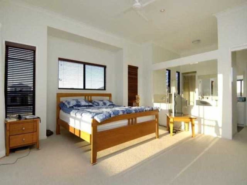 18 Maddens Crescent, Peregian Springs QLD 4573