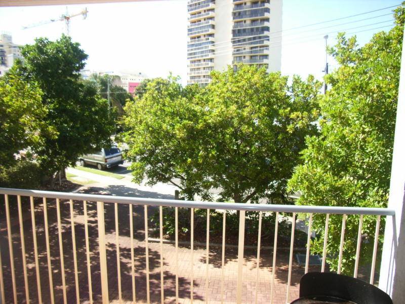 1/ 61 Duporth Avenue, Maroochydore QLD 4558