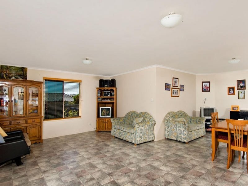 8 Primrose Place, Little Mountain QLD 4551