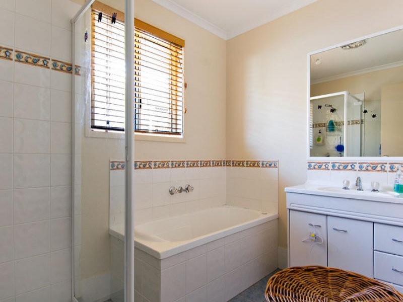 8 Primrose Place, Little Mountain QLD 4551