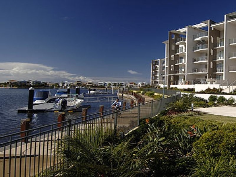 73/2 ‘St Kitts’, Grand Parade,, Kawana Island QLD 4575