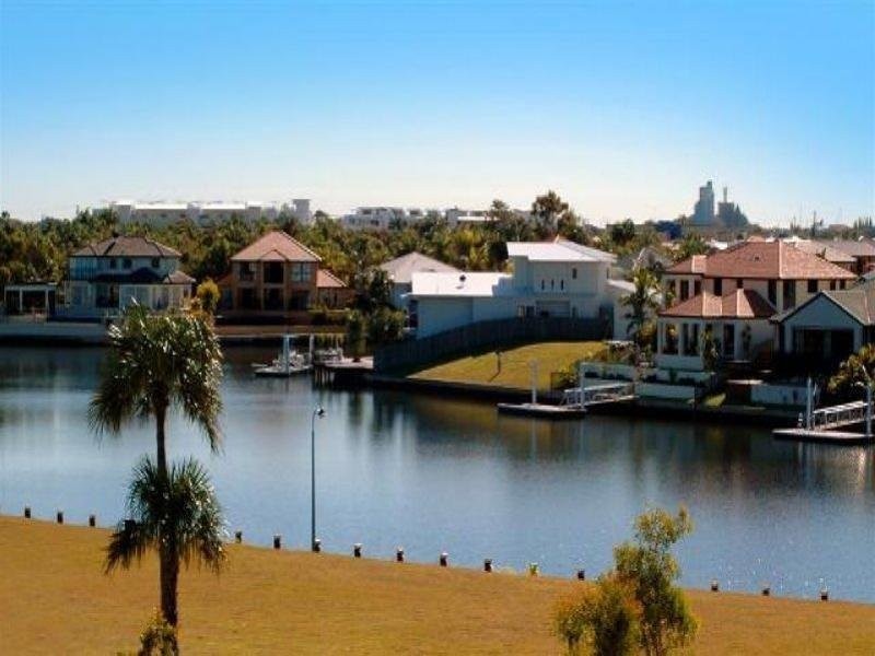 73/2 ‘St Kitts’, Grand Parade,, Kawana Island QLD 4575