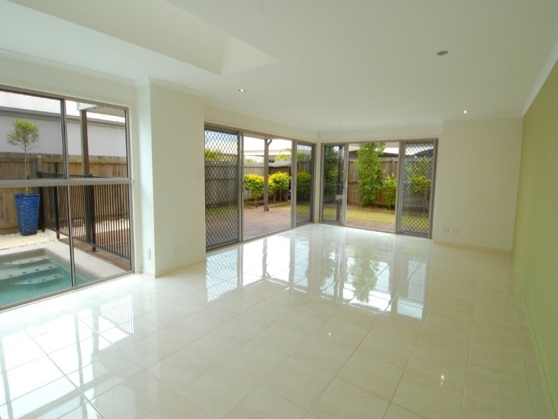 7 Whitsunday Street, Parrearra QLD 4575