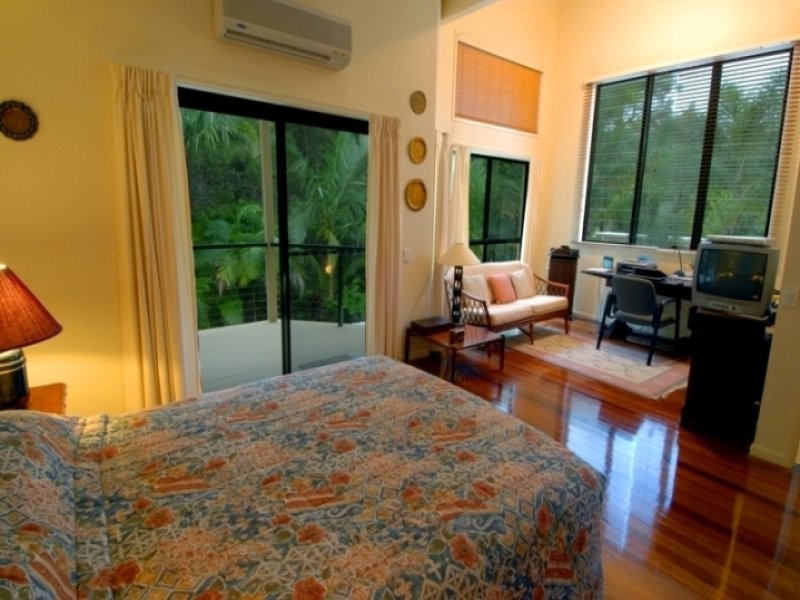 19 Admiralty Drive, Alexandra Headland QLD 4572