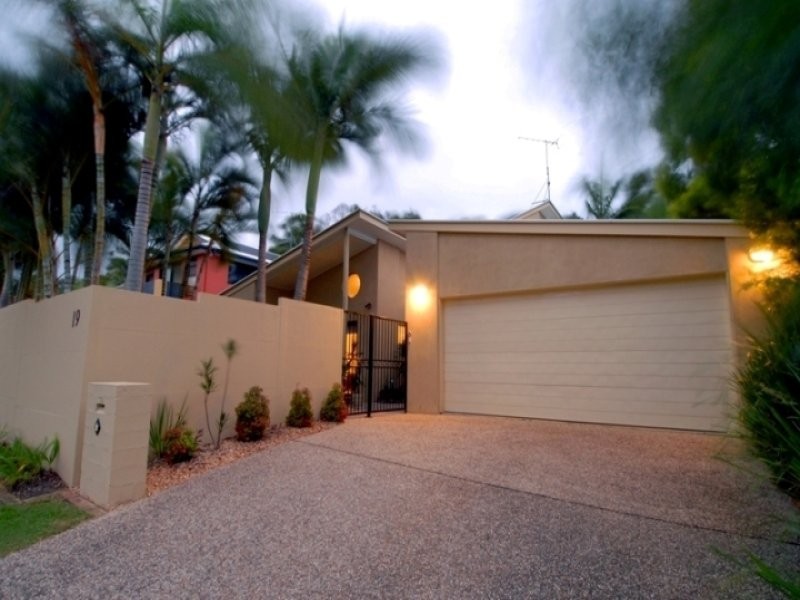 19 Admiralty Drive, Alexandra Headland QLD 4572