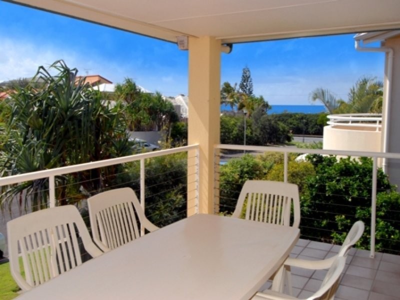 11 Wavecrest Drive, Castaways Beach QLD 4567
